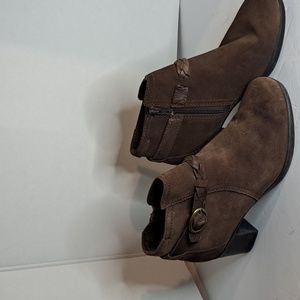 Clark's Brown Suede (US) Size 8.5 Ankle Boot with Braided Twist